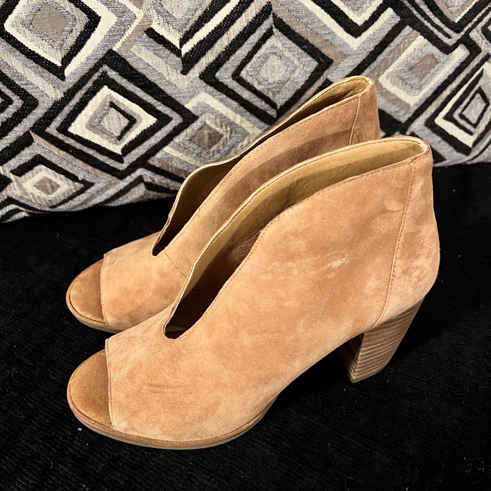 lucky brand brown ankle boot/heel size 5.5